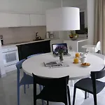 Mon *